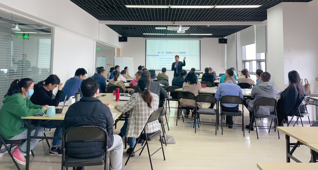 聚势谋远，，，，，，惟实励新 | abpay爱博钱包官网2023年中高层治理职员培训会圆满竣事
